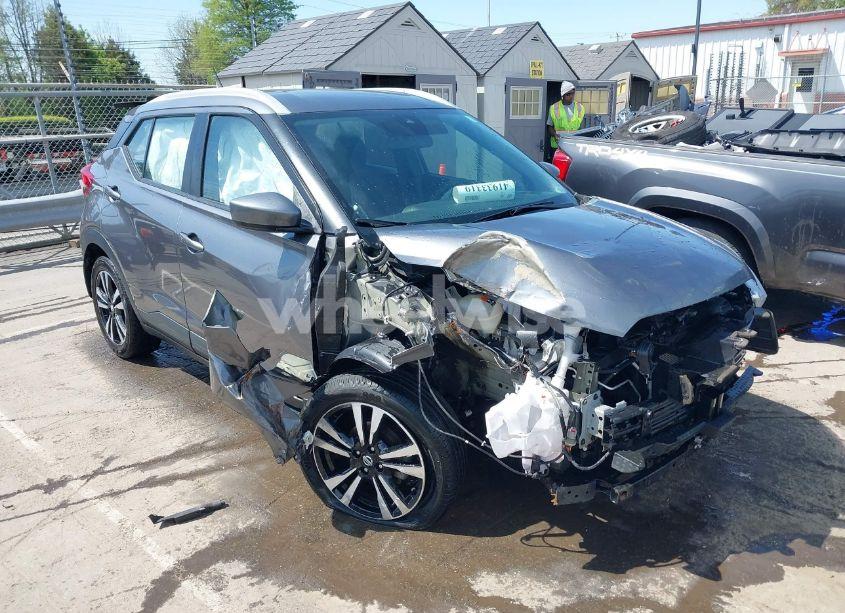 2020 Nissan Kicks SV XTRONIC CVT (VIN 3N1CP5CV1LL550945) main photo