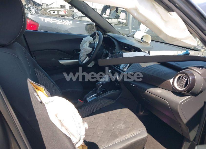 Photo 5 of 2020 Nissan Kicks SV XTRONIC CVT (VIN 3N1CP5CV1LL550945)