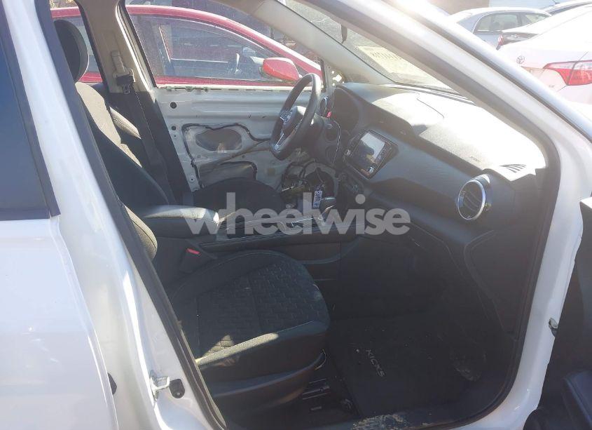 Photo 5 of 2022 Nissan Kicks SV XTRONIC CVT (VIN 3N1CP5CV1NL497621)