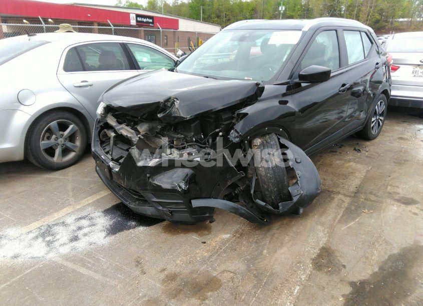 Photo 2 of 2020 Nissan Kicks SV XTRONIC CVT (VIN 3N1CP5CV2LL491615)