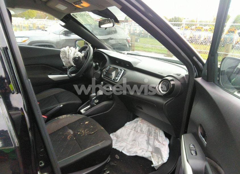 Photo 5 of 2020 Nissan Kicks SV XTRONIC CVT (VIN 3N1CP5CV2LL491615)