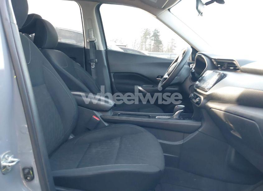 Photo 5 of 2021 Nissan Kicks SV XTRONIC CVT (VIN 3N1CP5CV2ML562586)