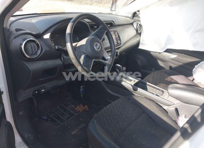 Photo 5 of 2022 Nissan Kicks SV XTRONIC CVT (VIN 3N1CP5CV2NL485171)