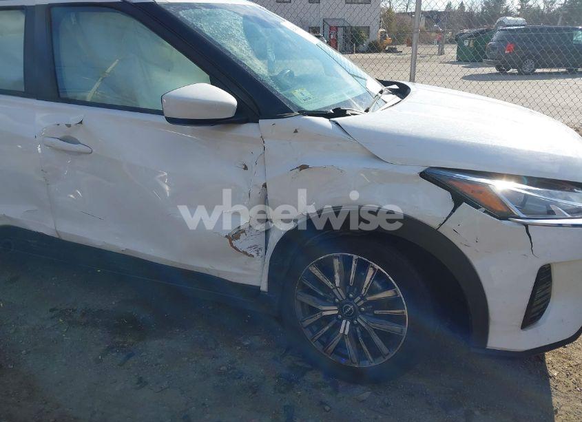 Photo 6 of 2022 Nissan Kicks SV XTRONIC CVT (VIN 3N1CP5CV2NL485171)