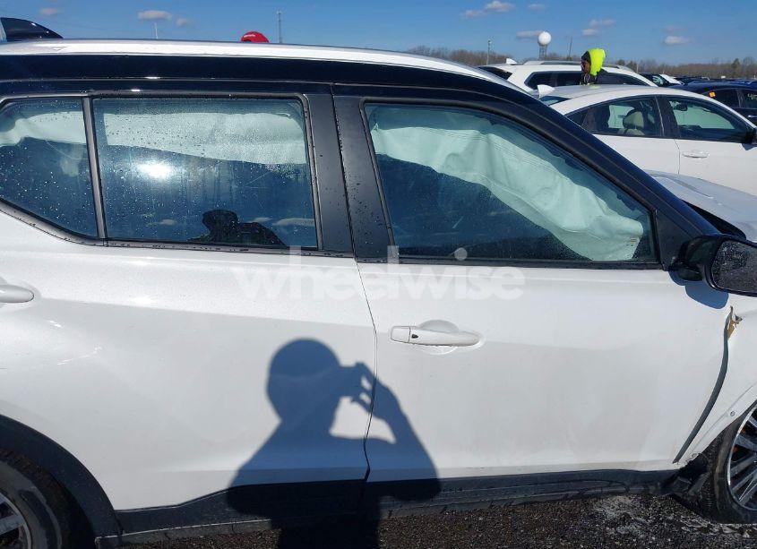 Photo 13 of 2024 Nissan Kicks SV XTRONIC CVT (VIN 3N1CP5CV2RL519213)