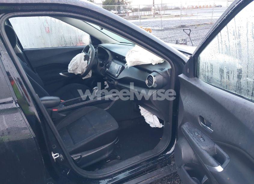 Photo 5 of 2021 Nissan Kicks SV (VIN 3N1CP5CV3ML531685)