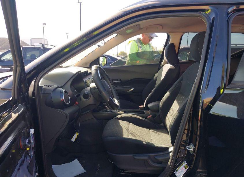 Photo 5 of 2024 Nissan Kicks SV XTRONIC CVT (VIN 3N1CP5CV4RL476543)