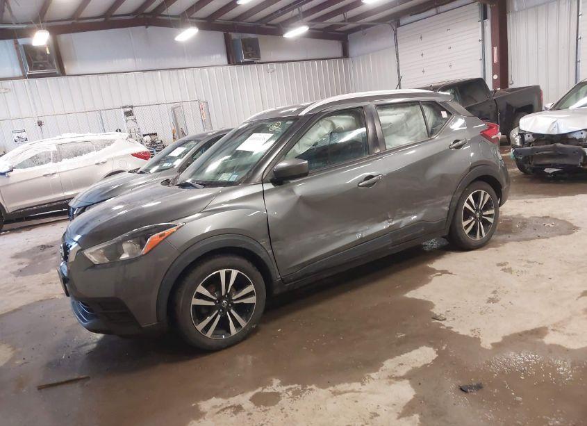 Photo 2 of 2020 Nissan Kicks SV XTRONIC CVT (VIN 3N1CP5CV5LL490622)