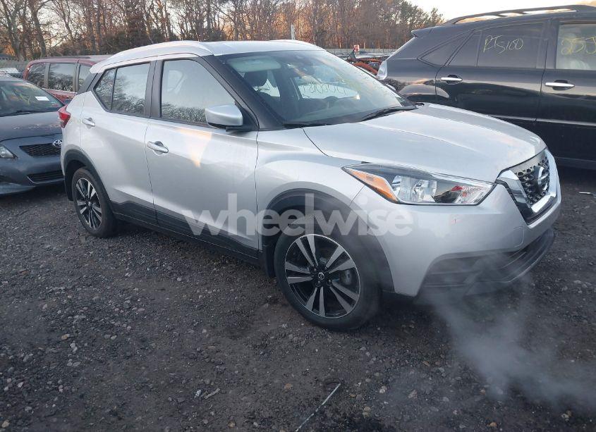 2020 Nissan Kicks SV XTRONIC CVT (VIN 3N1CP5CV5LL560006) main photo