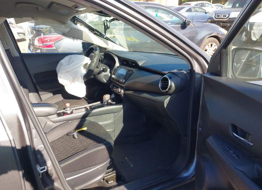 Photo 5 of 2022 Nissan Kicks SV XTRONIC CVT (VIN 3N1CP5CV5NL487576)