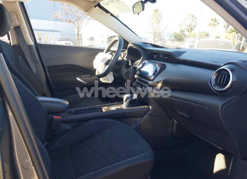 Photo 5 of 2022 Nissan Kicks SV XTRONIC CVT (VIN 3N1CP5CV5NL522035)