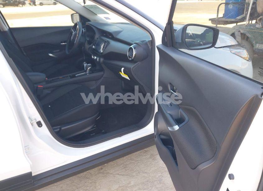 Photo 5 of 2024 Nissan Kicks SV XTRONIC CVT (VIN 3N1CP5CV5RL567806)