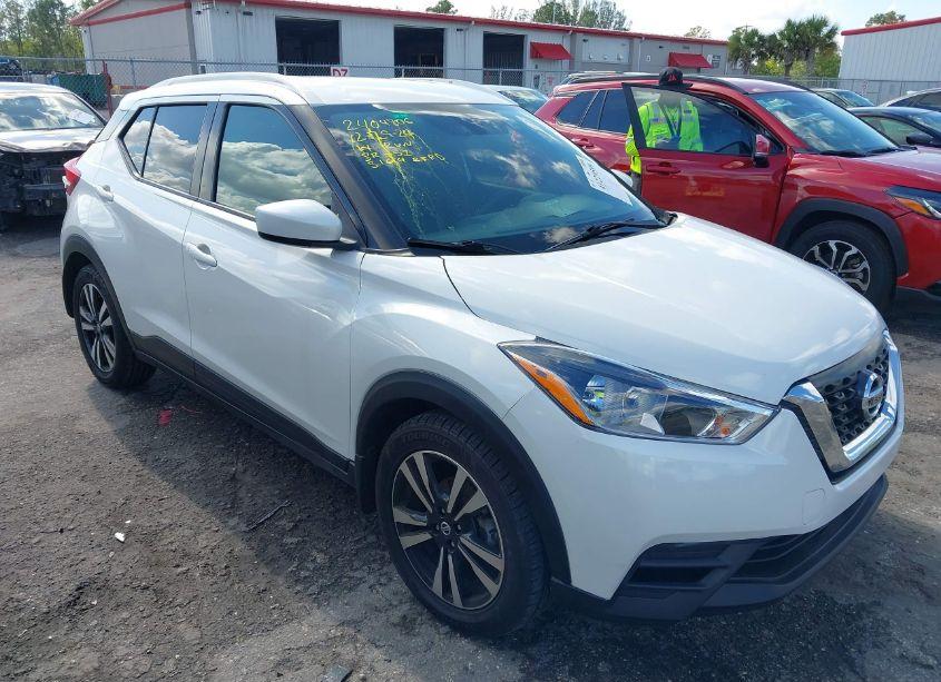 2020 Nissan Kicks SV XTRONIC CVT (VIN 3N1CP5CV6LL547555) main photo