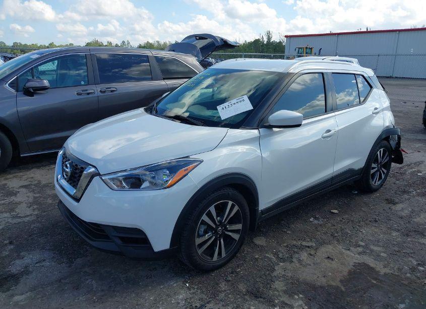 Photo 2 of 2020 Nissan Kicks SV XTRONIC CVT (VIN 3N1CP5CV6LL547555)