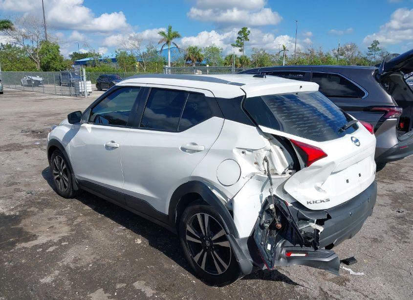 Photo 3 of 2020 Nissan Kicks SV XTRONIC CVT (VIN 3N1CP5CV6LL547555)