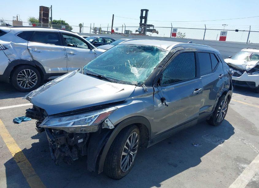 Photo 2 of 2021 Nissan Kicks SV XTRONIC CVT (VIN 3N1CP5CV6ML471871)