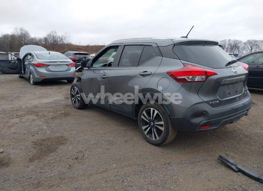 Photo 3 of 2020 Nissan Kicks SV XTRONIC CVT (VIN 3N1CP5CV7LL525824)