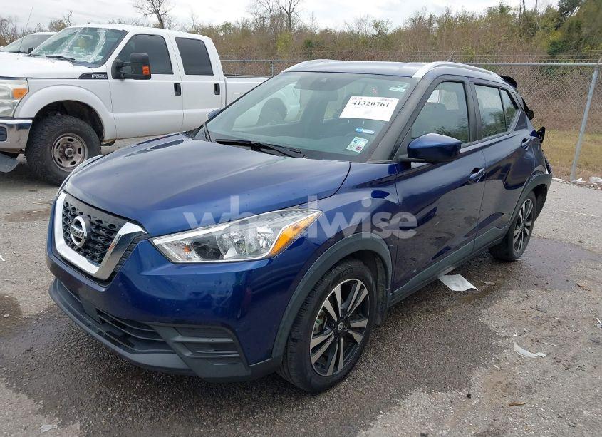 Photo 2 of 2020 Nissan Kicks SV XTRONIC CVT (VIN 3N1CP5CV8LL555639)