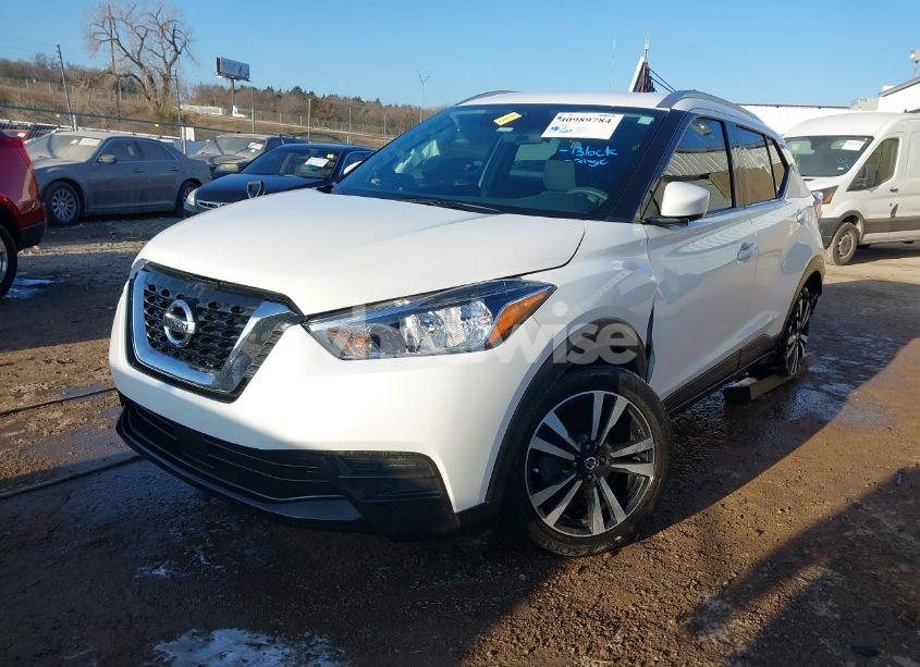 Photo 2 of 2020 Nissan Kicks SV XTRONIC CVT (VIN 3N1CP5CVXLL556677)