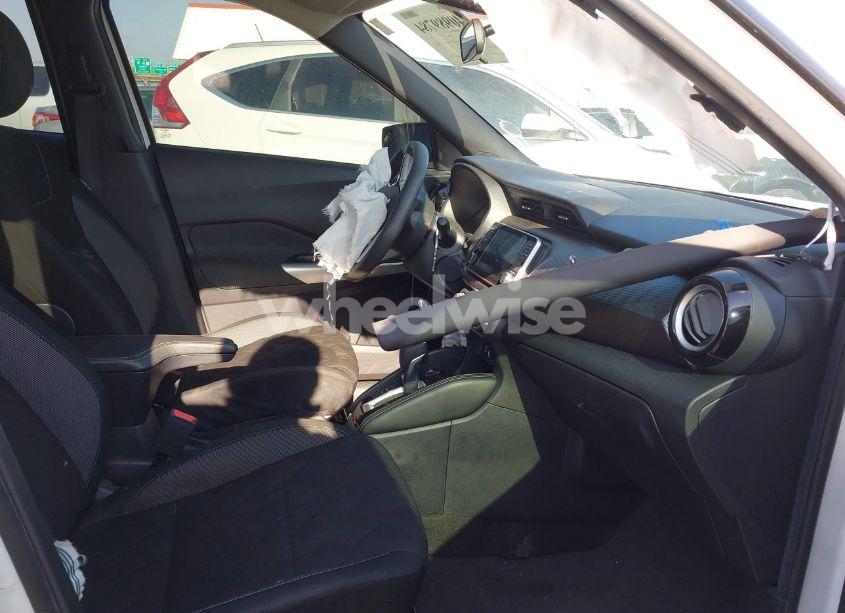 Photo 5 of 2020 Nissan Kicks SV XTRONIC CVT (VIN 3N1CP5CVXLL556677)