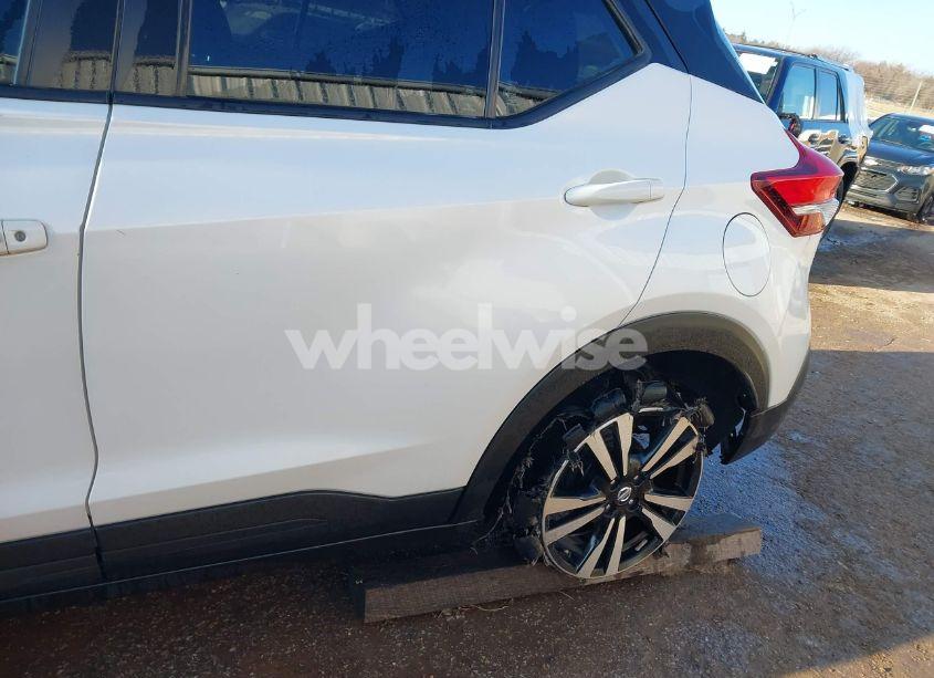 Photo 6 of 2020 Nissan Kicks SV XTRONIC CVT (VIN 3N1CP5CVXLL556677)