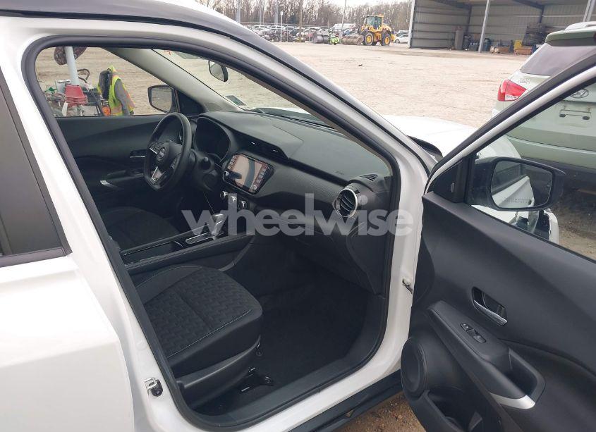 Photo 5 of 2023 Nissan Kicks SV XTRONIC CVT (VIN 3N1CP5CVXPL488337)