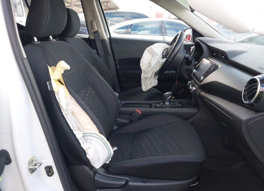 Photo 5 of 2023 Nissan Kicks SV XTRONIC CVT (VIN 3N1CP5CVXPL555230)