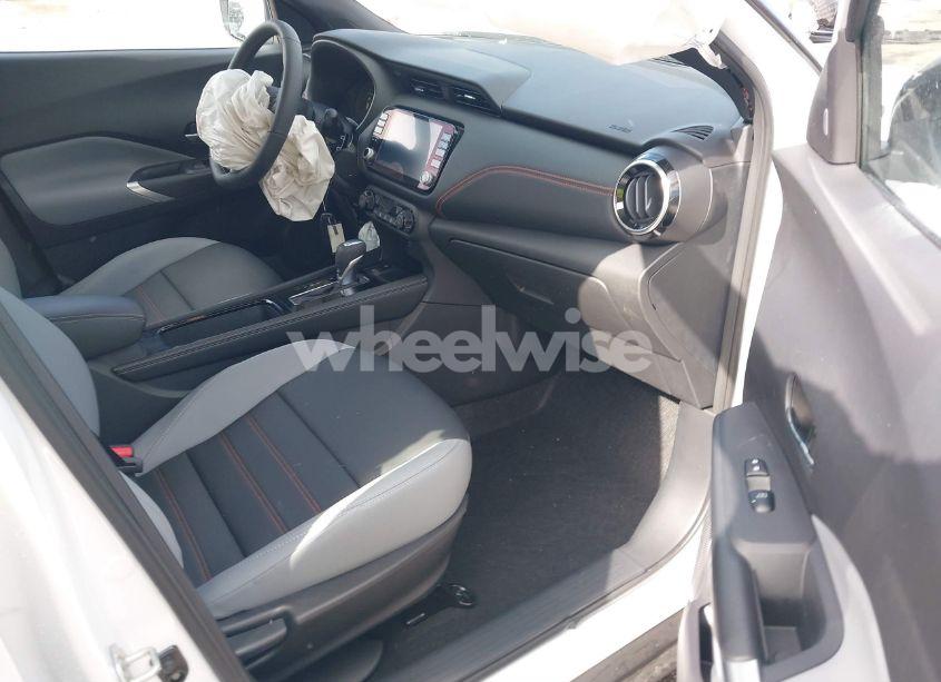 Photo 5 of 2024 Nissan Kicks SR (VIN 3N1CP5DV1RL539290)
