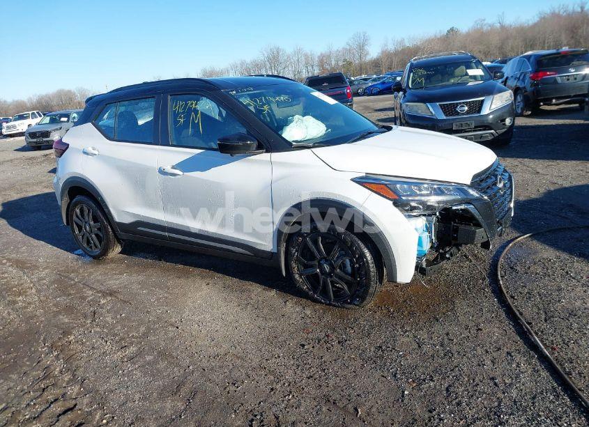 2024 Nissan Kicks SR XTRONIC CVT (VIN 3N1CP5DV1RL551794) main photo