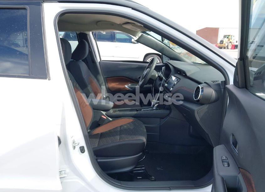 Photo 5 of 2024 Nissan Kicks SR XTRONIC CVT (VIN 3N1CP5DV4RL539932)