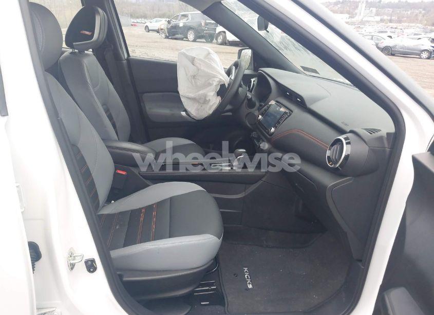 Photo 5 of 2024 Nissan Kicks SR XTRONIC CVT (VIN 3N1CP5DV5RL478607)