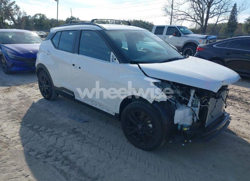 2024 Nissan Kicks SR XTRONIC CVT (VIN 3N1CP5DV5RL529975) main photo