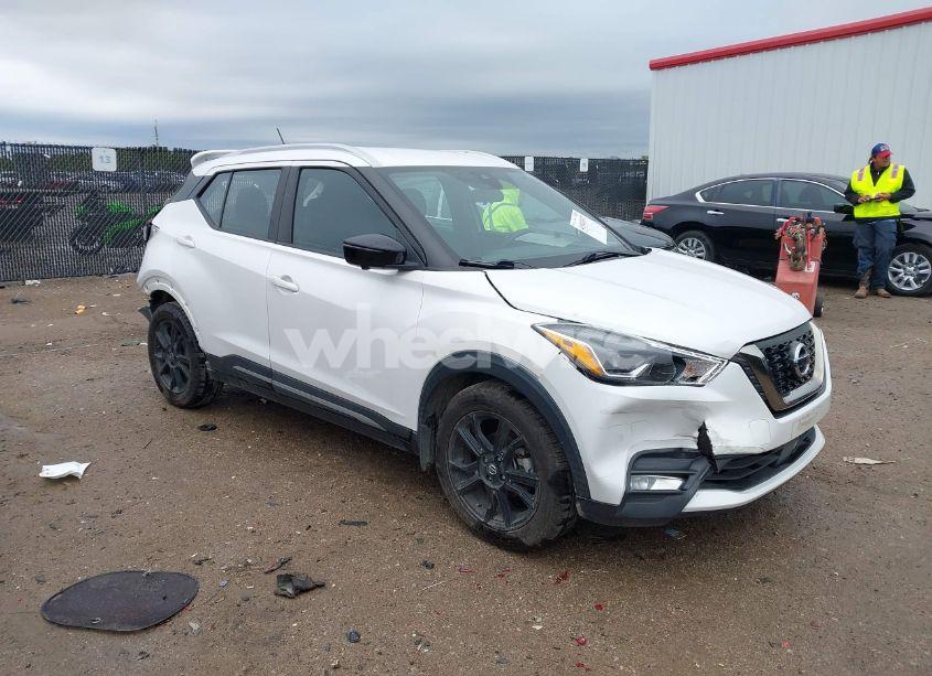 2020 Nissan Kicks SR XTRONIC CVT (VIN 3N1CP5DV8LL553761) main photo
