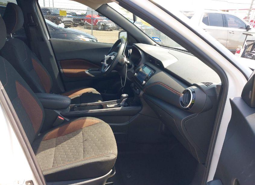 Photo 5 of 2022 Nissan Kicks SR XTRONIC CVT (VIN 3N1CP5DVXNL500238)