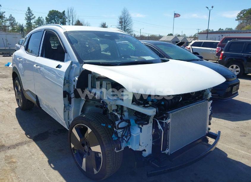 2025 Nissan Kicks SR FWD (VIN 3N8AP6DA0SL336411) main photo