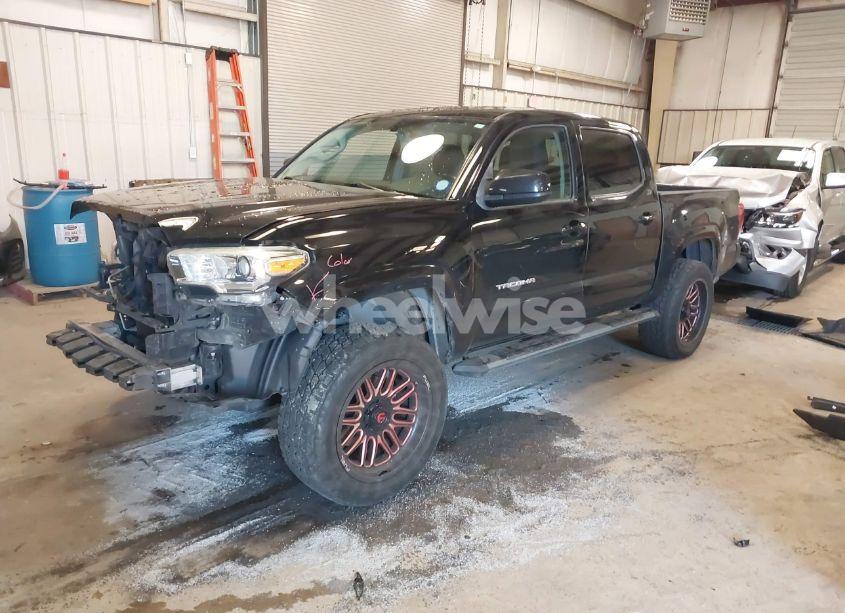 Photo 2 of 2016 Toyota Tacoma SR5 V6 (VIN 3TMAZ5CN0GM013952)