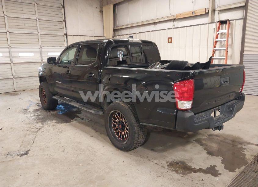 Photo 3 of 2016 Toyota Tacoma SR5 V6 (VIN 3TMAZ5CN0GM013952)