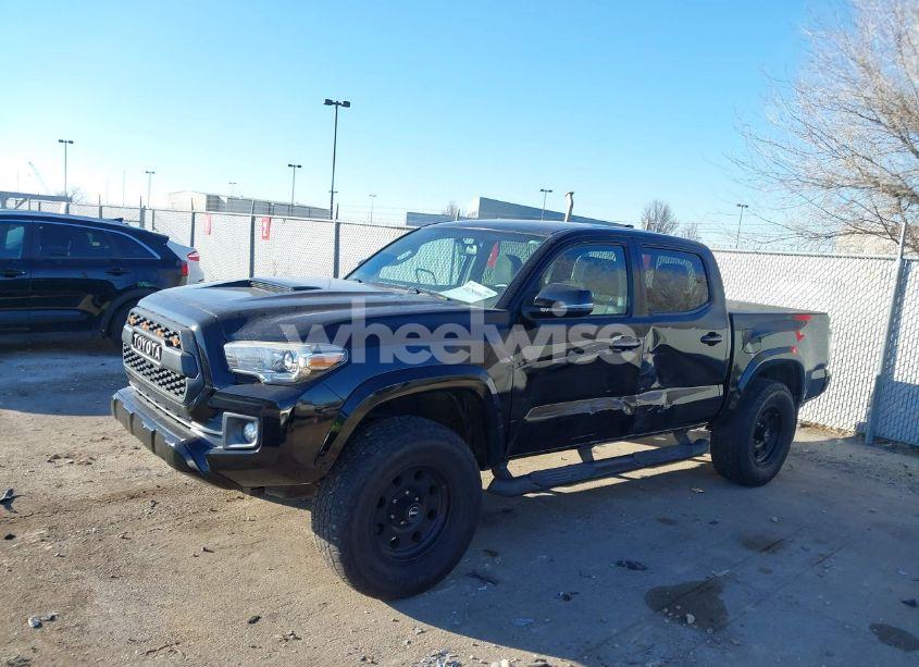 Photo 2 of 2017 Toyota Tacoma TRD SPORT (VIN 3TMAZ5CN0HM039064)