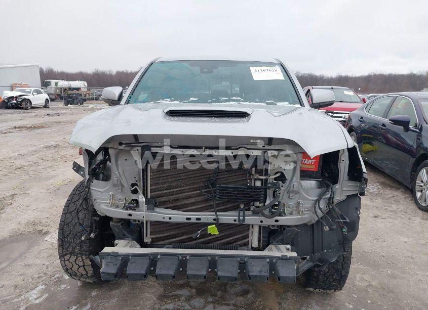 Photo 13 of 2018 Toyota Tacoma (VIN 3TMAZ5CN0JM058249)