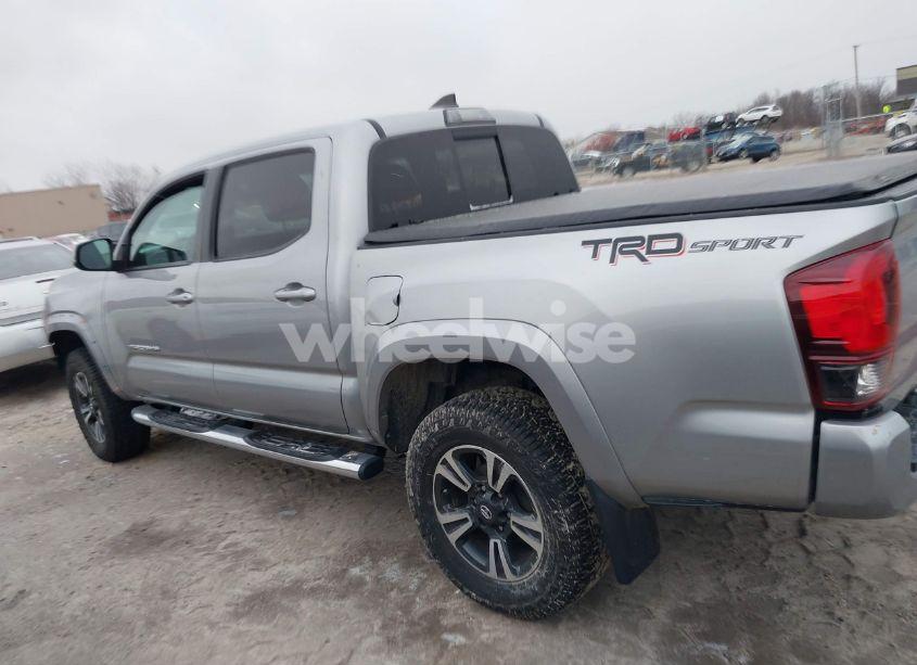 Photo 15 of 2018 Toyota Tacoma (VIN 3TMAZ5CN0JM058249)