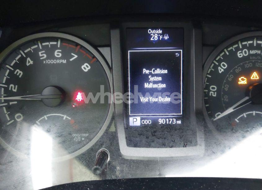 Photo 16 of 2018 Toyota Tacoma (VIN 3TMAZ5CN0JM058249)