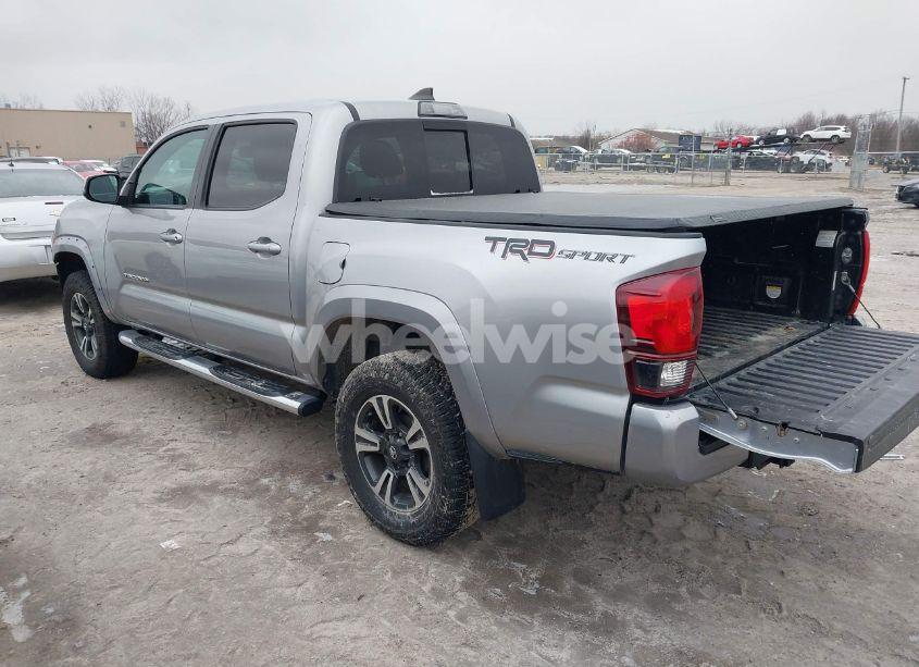 Photo 3 of 2018 Toyota Tacoma (VIN 3TMAZ5CN0JM058249)