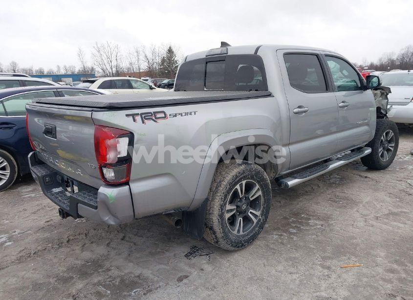 Photo 4 of 2018 Toyota Tacoma (VIN 3TMAZ5CN0JM058249)