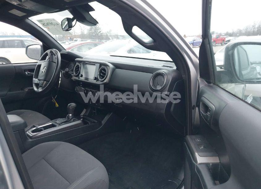 Photo 5 of 2018 Toyota Tacoma (VIN 3TMAZ5CN0JM058249)