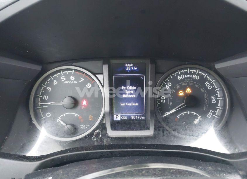 Photo 7 of 2018 Toyota Tacoma (VIN 3TMAZ5CN0JM058249)