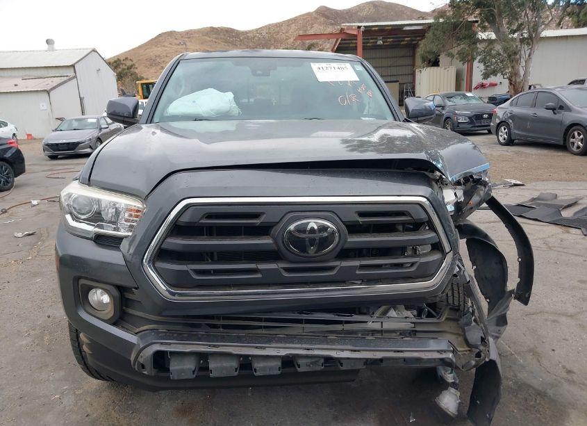 Photo 11 of 2018 Toyota Tacoma SR5 V6 (VIN 3TMAZ5CN0JM074662)