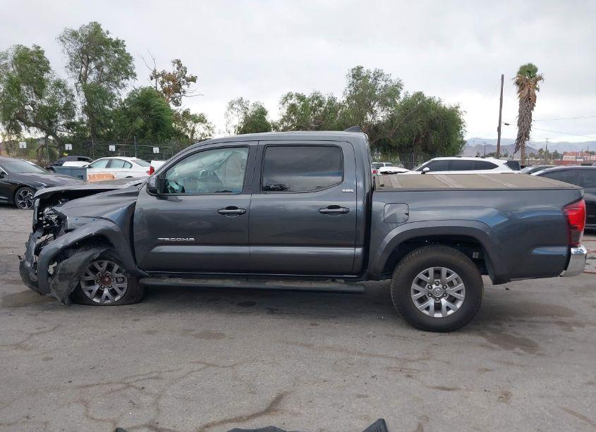 Photo 13 of 2018 Toyota Tacoma SR5 V6 (VIN 3TMAZ5CN0JM074662)