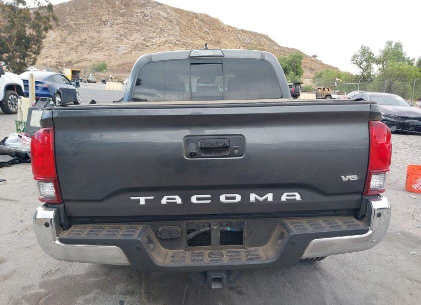 Photo 15 of 2018 Toyota Tacoma SR5 V6 (VIN 3TMAZ5CN0JM074662)