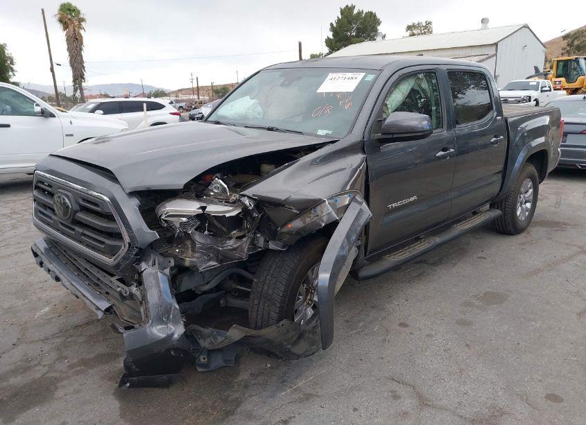 2018 Toyota Tacoma SR5 V6 (VIN 3TMAZ5CN0JM074662) main photo