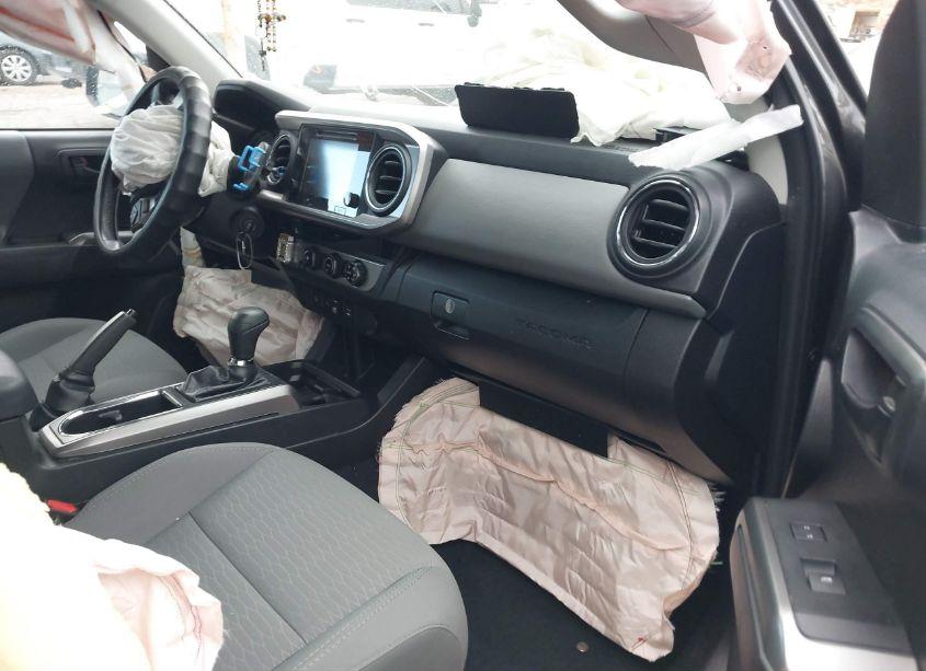 Photo 4 of 2018 Toyota Tacoma SR5 V6 (VIN 3TMAZ5CN0JM074662)